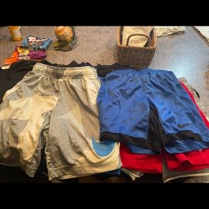 Boys LOT NIKE/UNDERARMOUR size 7/8